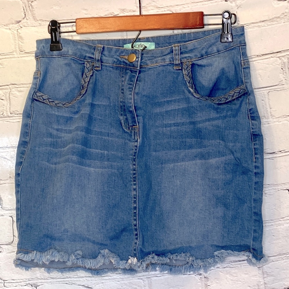Karlie Blue Jean Frayed Hem Skirt Size Medium Excellent Condition